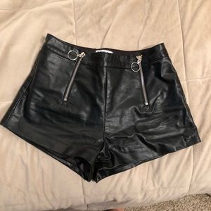 LF double zipper leather shorts